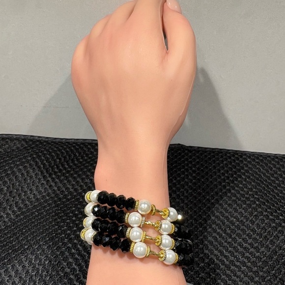 Elegant Black & White Beaded Coil Bracelet with Gold Accents - Picture 6 of 8